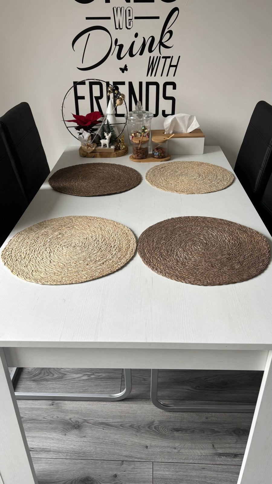 Witte eettafel met 4 zwarte stoelen, Ophalen, Kunststof, Gebruikt, 100 tot 150 cm