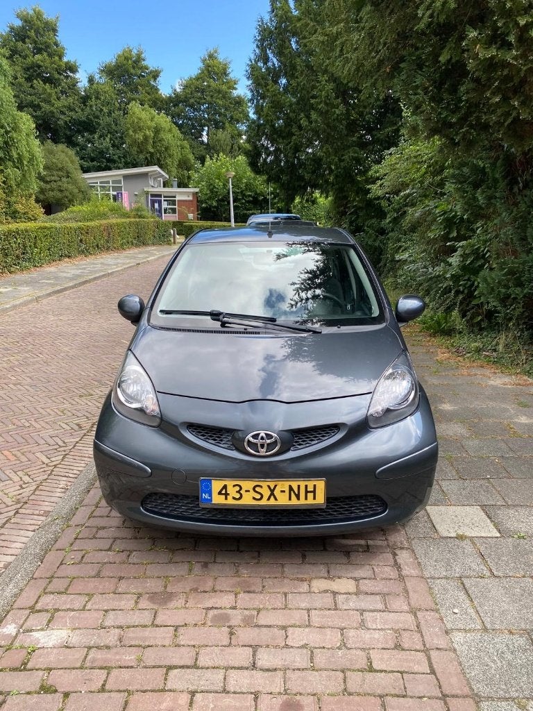 Toyota Aygo 1.0 12V Vvt-i 5DRS 2006 Grijs, Voorwielaandrijving, Stof, 4 stoelen, 68 pk
