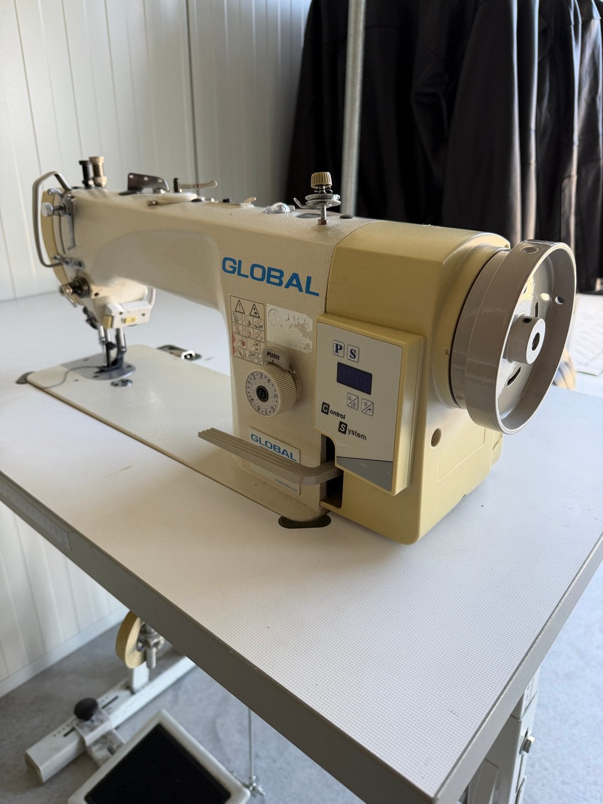 Global industriële leermachine / walking foot naaimachine, Hobby en Vrije tijd, Naaimachines en Toebehoren, Ophalen, Gebruikt
