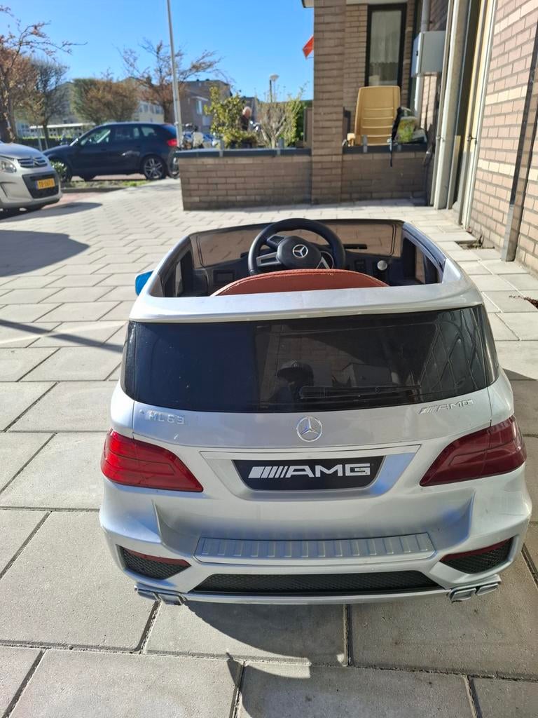 Elektrische Mercedes kinderauto - Zilver nieuwe accu, Kinderen en Baby's, Speelgoed | Buiten | Accuvoertuigen, Ophalen of Verzenden
