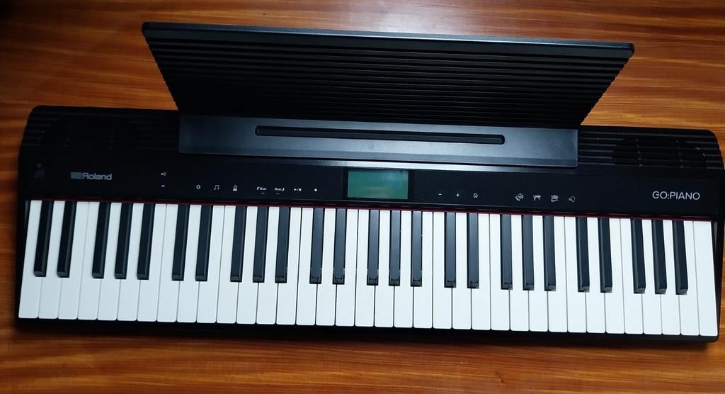 Roland Go piano digitaal zwart
met standaard, Ophalen, Zo goed als nieuw, 61 toetsen, Roland