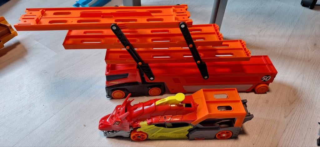 Hot Wheels Stunt Garage, banen en transportwagen, Ophalen of Verzenden, Gebruikt