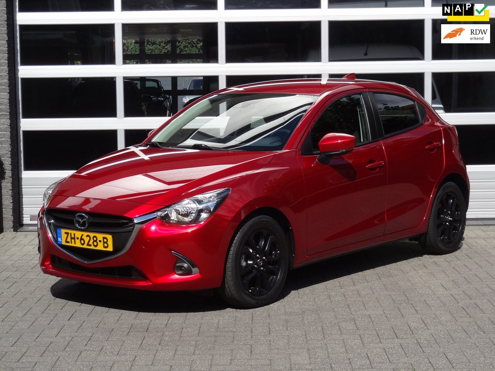 Mazda 2 1.5 Skyactiv-G Sport Selected, 1e eigenaar, Auto's, Voorwielaandrijving, Start-stop-systeem, Stof, Origineel Nederlands