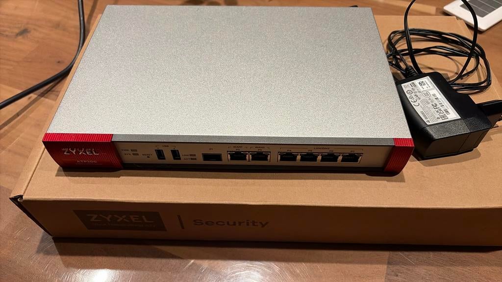 Zyxel ATP200 Firewall | Zakelijke security | Compleet + doos, Ophalen of Verzenden, Gebruikt, Router