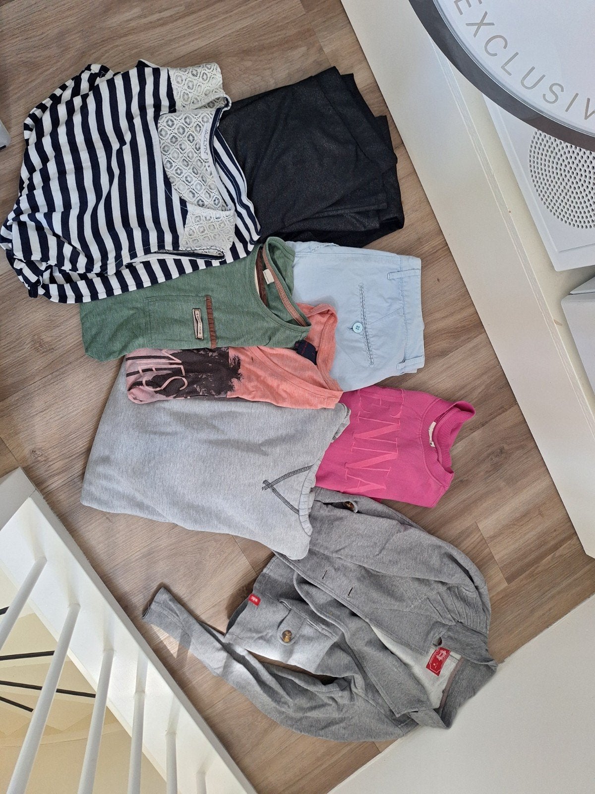 Diverse kleding: truien, colberts, shirts, leggings, jurkjes, Ophalen, Zo goed als nieuw
