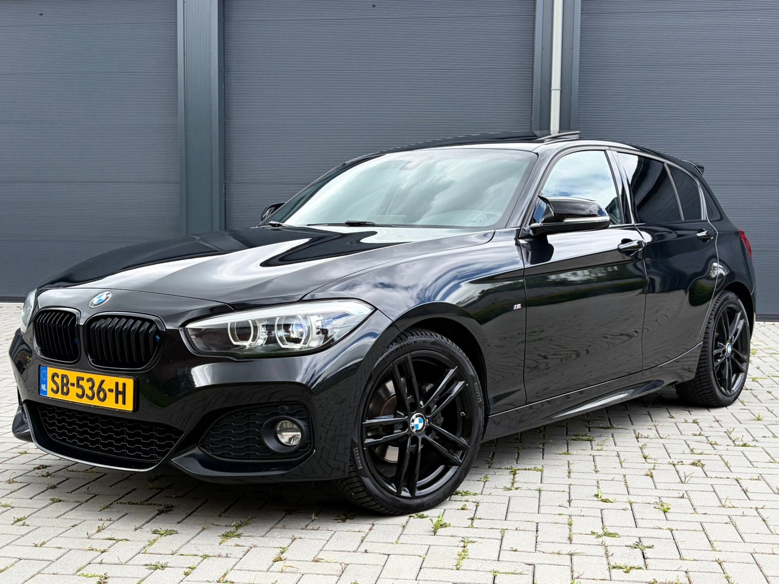 BMW 1-Serie 120i | M Sport | Automaat |  Pano, Auto's, BMW, 1998 cc, Achterwielaandrijving, Zwart, 4 cilinders