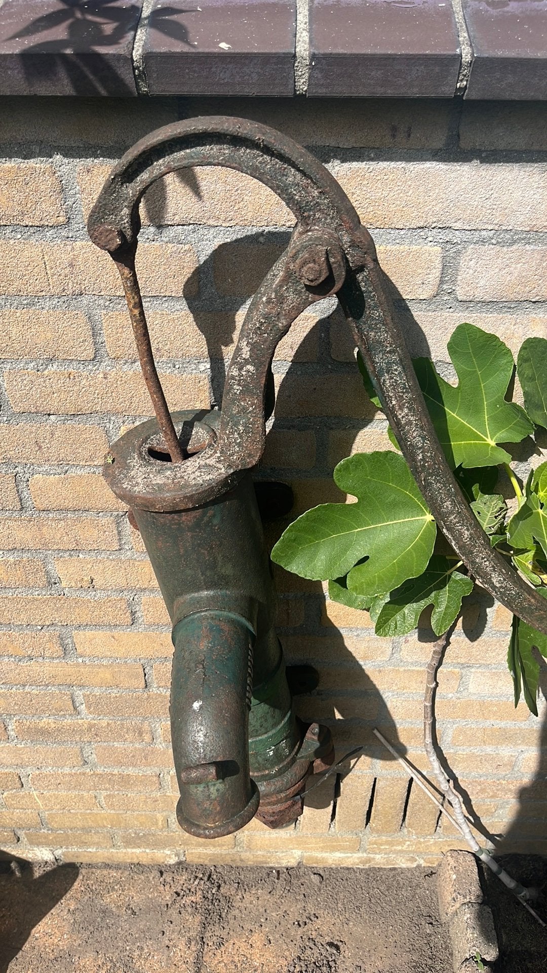 Antieke waterpomp. Gietijzeren zwengelpomp, Ophalen, Zo goed als nieuw, Handmatig, Overige typen