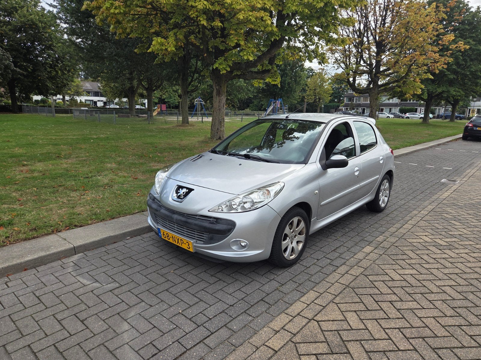 Peugeot 206+ plus 1.4 5D 2011 weinig km.
