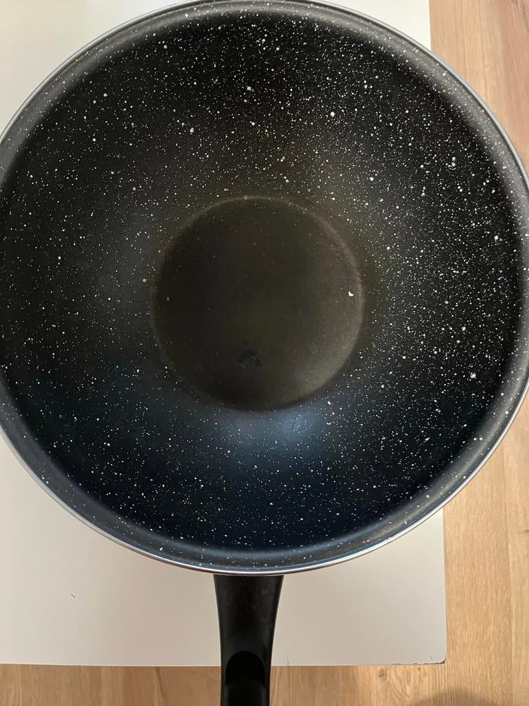 Chinese wok - Zwart met anti-aanbaklaag, Huis en Inrichting, Keuken | Potten en Pannen, Ophalen of Verzenden, Gebruikt, Overige materialen