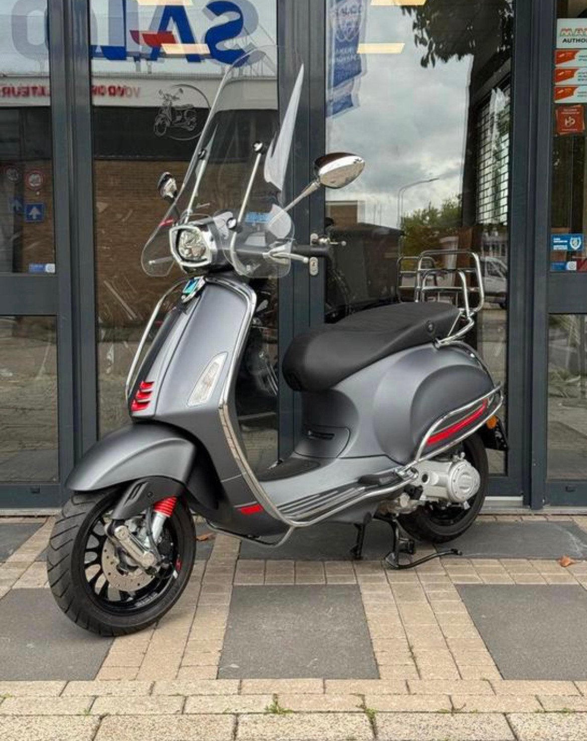 Vespa Sprint Mat grijs, Fietsen en Brommers, Scooters | Vespa, Ophalen, Zo goed als nieuw, Benzine, Maximaal 25 km/u