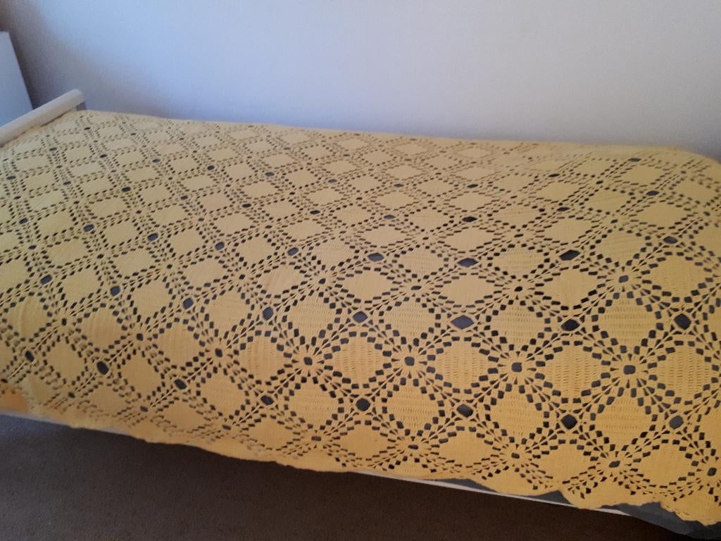 Een prachtige vintage hand gehaakte sprei in zonnige kleur, Ophalen of Verzenden