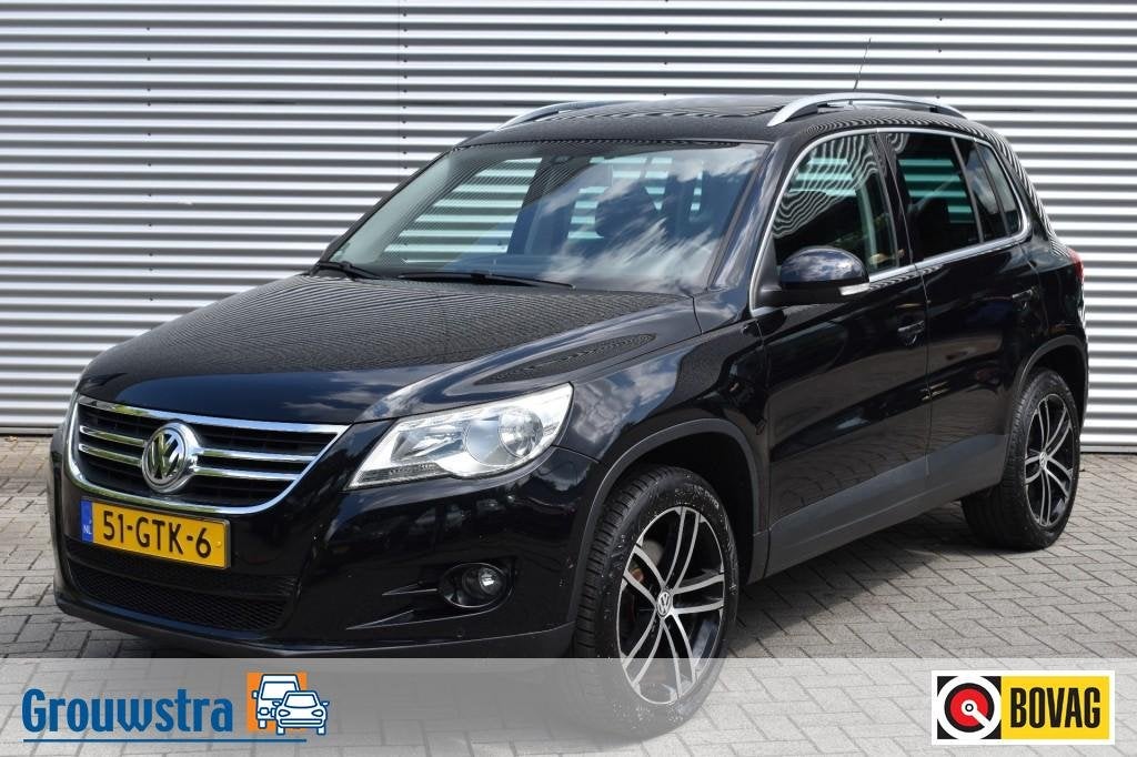 Volkswagen TIGUAN 2.0 TSI AUT. SPORT&STYLE 4MOTION / P.DAK /, Auto's, Automaat, 4 cilinders, 1984 cc, Zwart