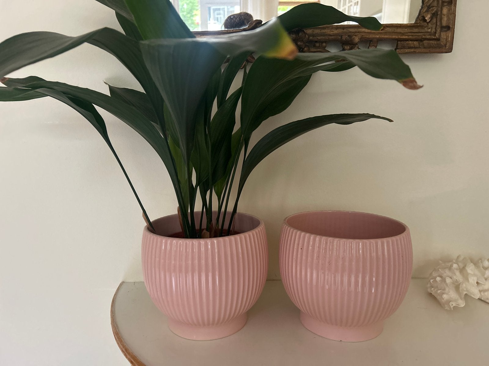 Set van 2 scandinavische roze geribbelde bloempotten, Tuin en Terras, 25 tot 40 cm, Rond, Binnen, Ophalen of Verzenden