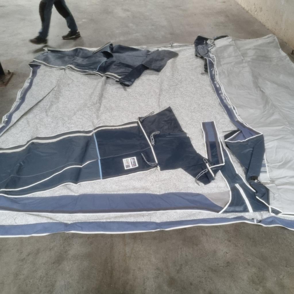 Voortent kip greyline 47, Ophalen, Nieuw