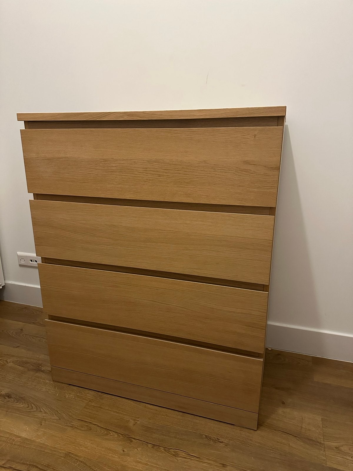 MALM Ladekast met 4 lades in eikenlook, Huis en Inrichting, Gebruikt, 100 tot 150 cm, 3 of 4 laden, 25 tot 50 cm