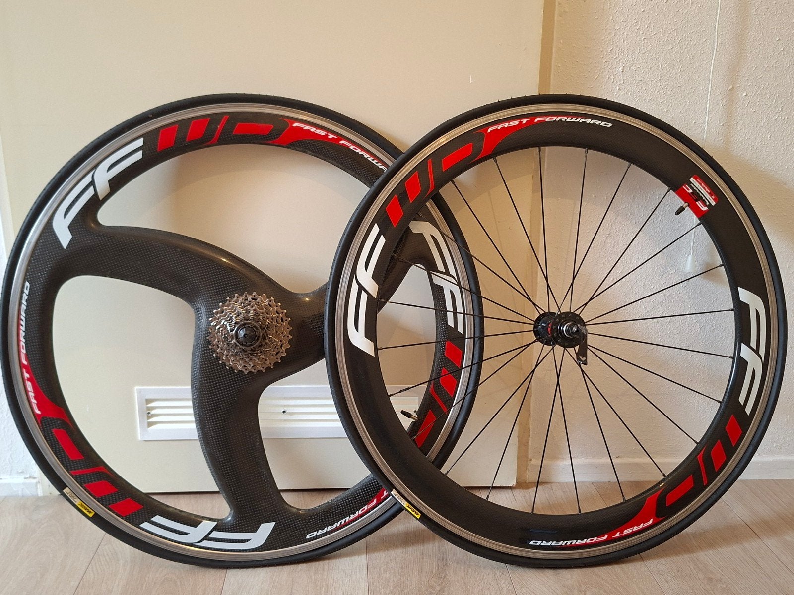 FFWD Wielset 700c Carbon (hoge velg + 3-spaaks) shimano 105, Fietsen en Brommers, Wiel, Gebruikt, Racefiets, Ophalen of Verzenden