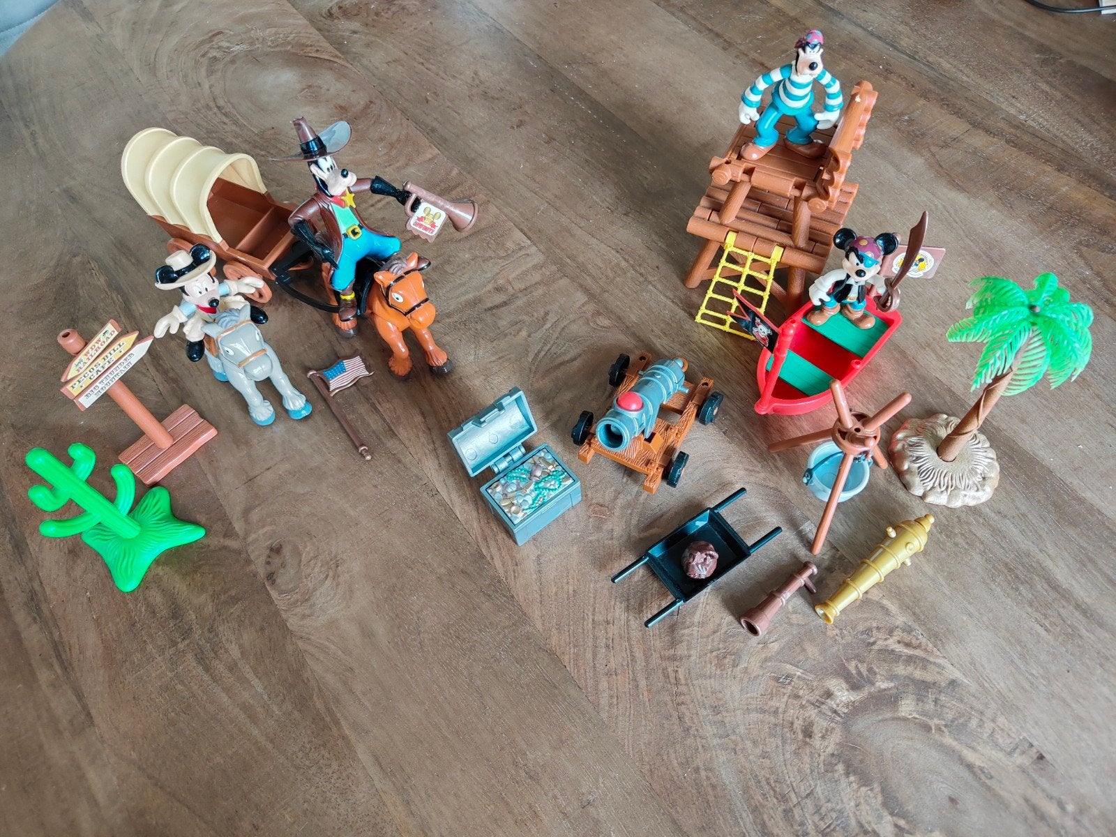 Verschillende disney figuren, Ophalen, Gebruikt