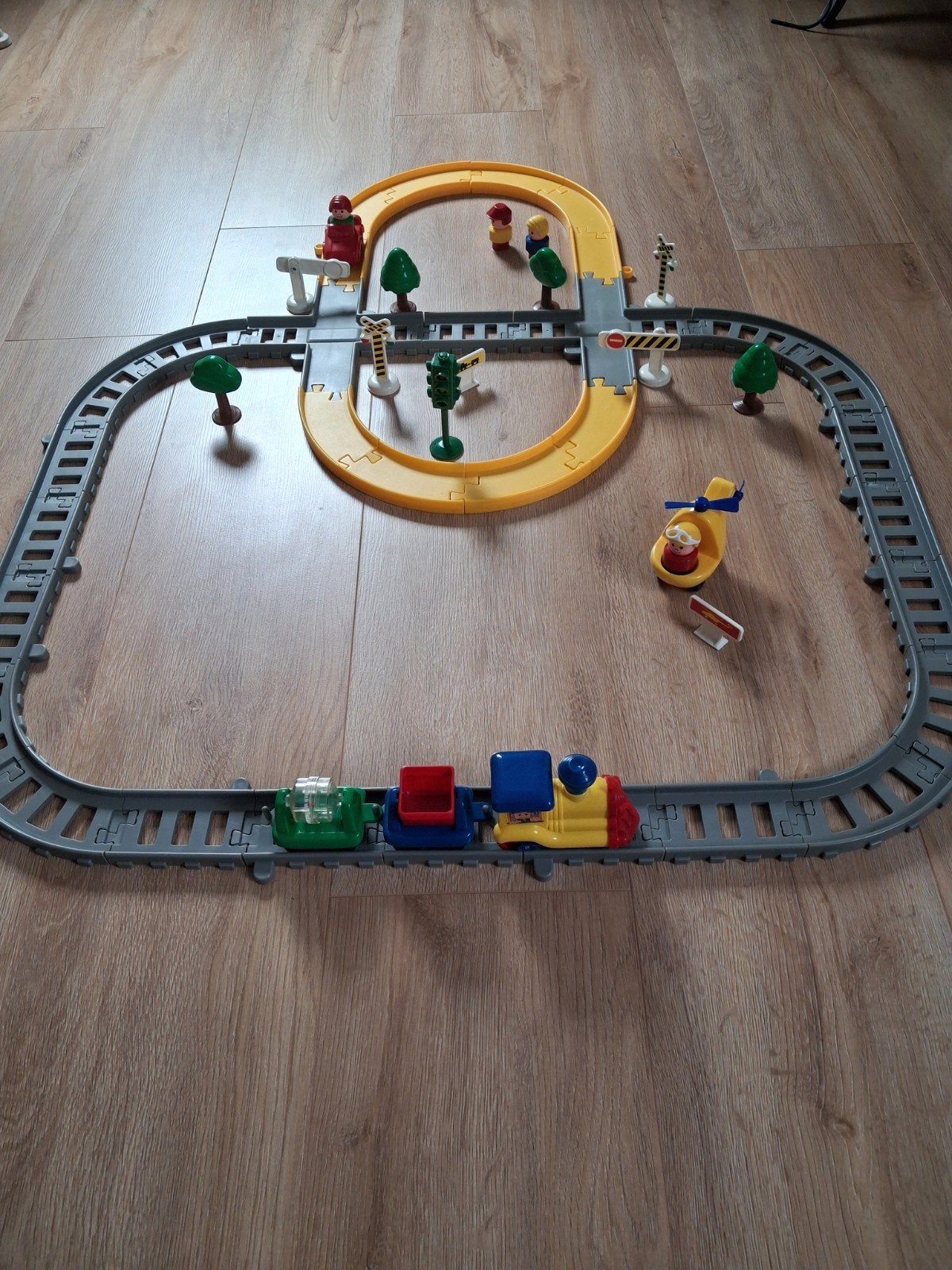 Speelgoed trein met toebehoren. Werk op batterijen., Ophalen of Verzenden, Zo goed als nieuw