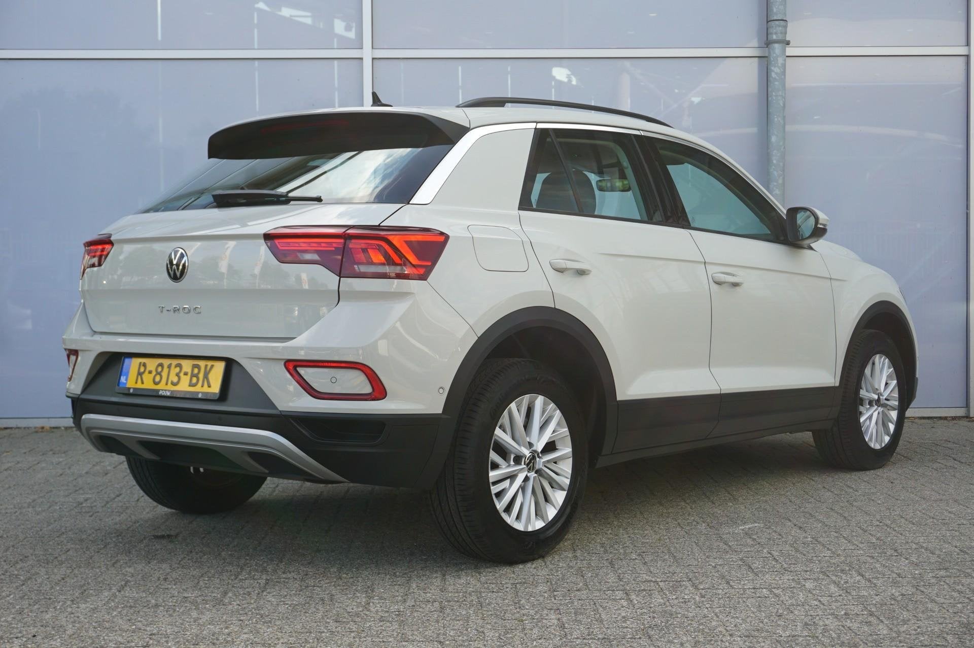 Volkswagen T-Roc 1.0 TSI 110pk Life | Navigatie | Applecarpl, Voorwielaandrijving, 12 maanden, Stof, Gebruikt