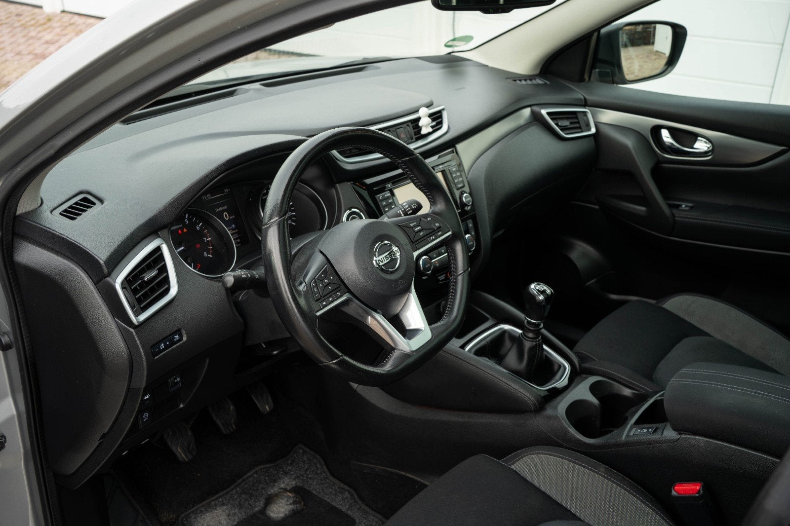 Foto 9 van Nissan Qashqai 1.2 Dig-t 115pk 2018 Grijs 64.268 KM