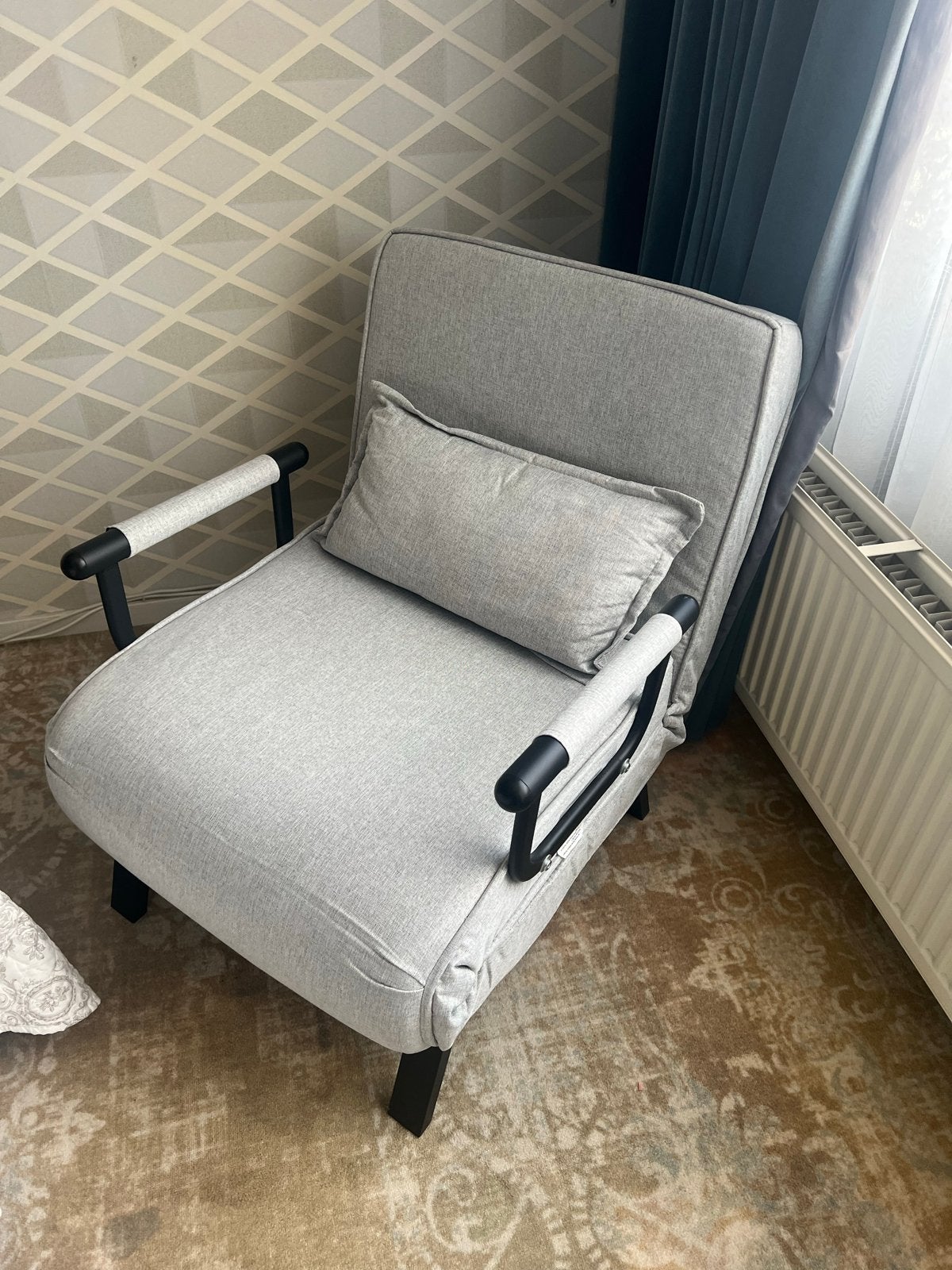 Comfortabele Slaapstoel - Ideaal voor kleine ruimtes, Ophalen, Zo goed als nieuw, 200 cm, Grijs