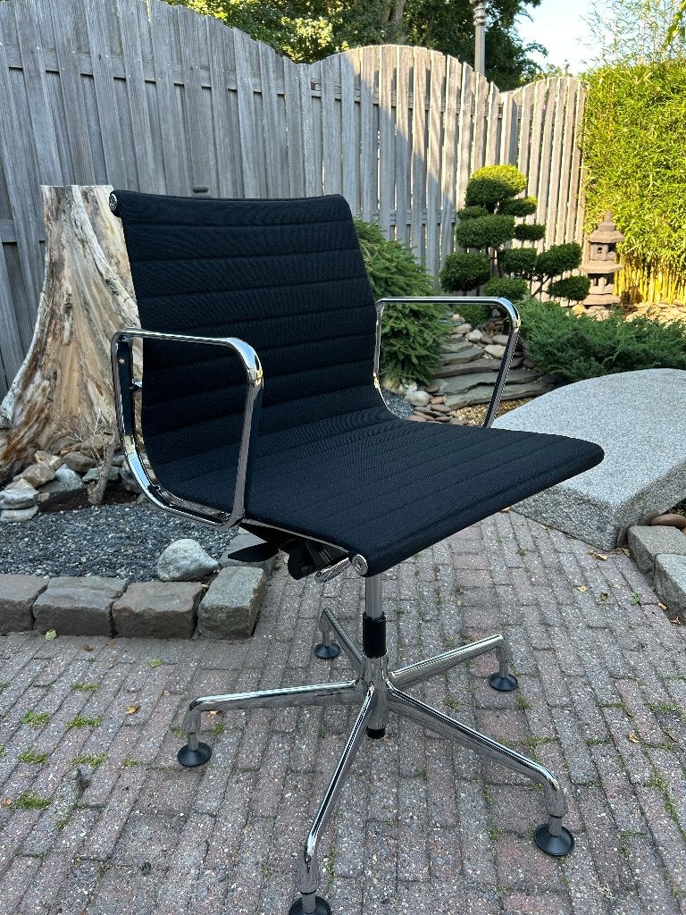 Vitra Eames bureaustoel stoel EA 117 chroom, Huis en Inrichting, Bureaustoelen, Ophalen, Gebruikt, Zwart, Nvt