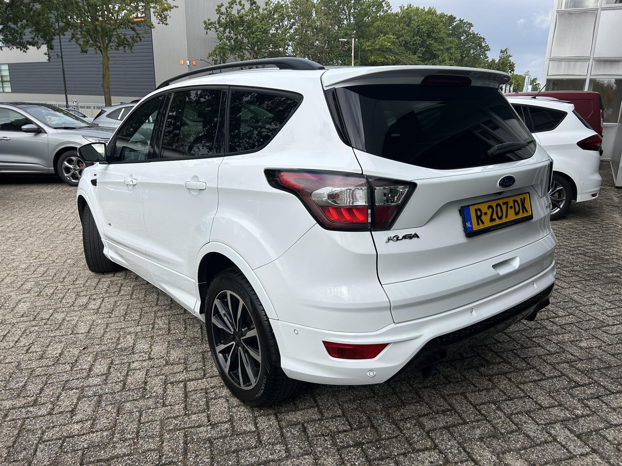 Ford Kuga 1.5 Titanium 4WD, Auto's, 12 maanden, Euro 6, 4 cilinders, Wit
