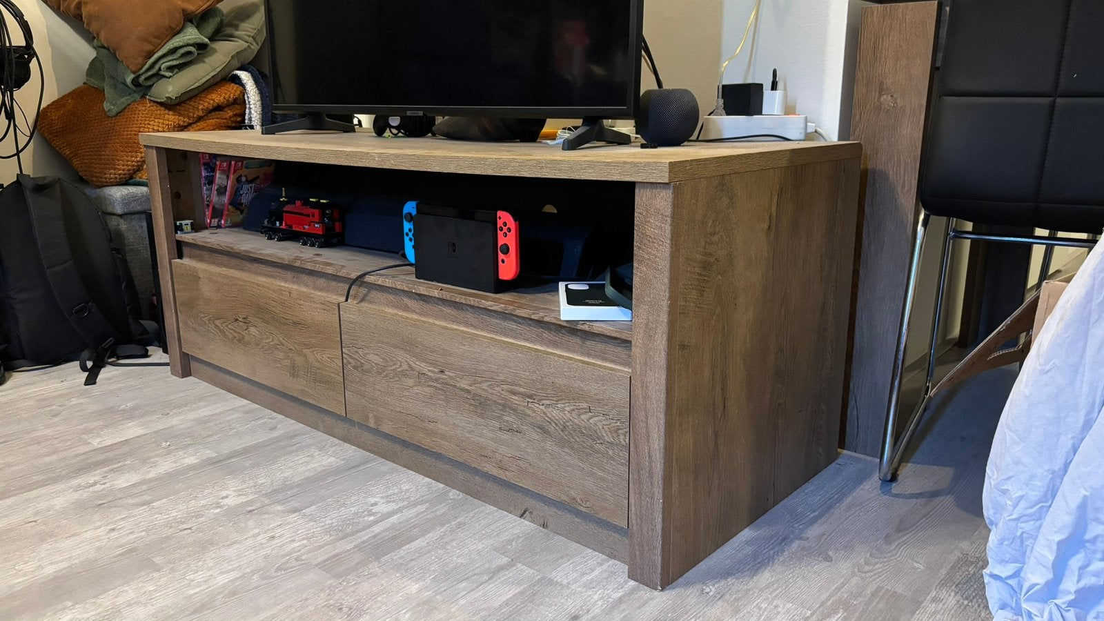 TV meubel Vedde | Donker Eiken | B130xD43xH53, Ophalen, Gebruikt, 100 tot 150 cm, Minder dan 100 cm