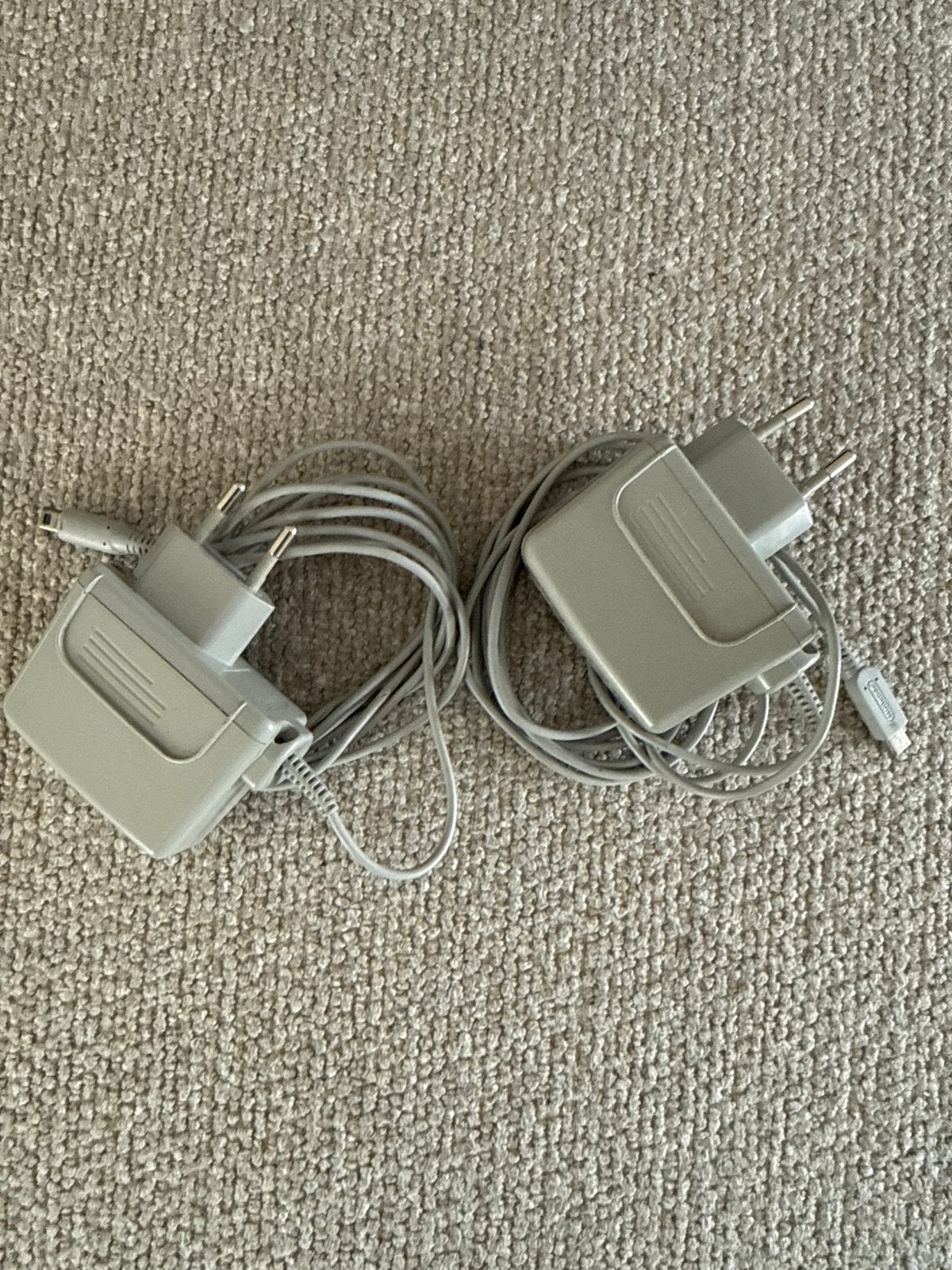 Nintendo DS opladers (2 stuks), Spelcomputers en Games, Ophalen, Gebruikt, DS Original of Phat, Accu of Oplader