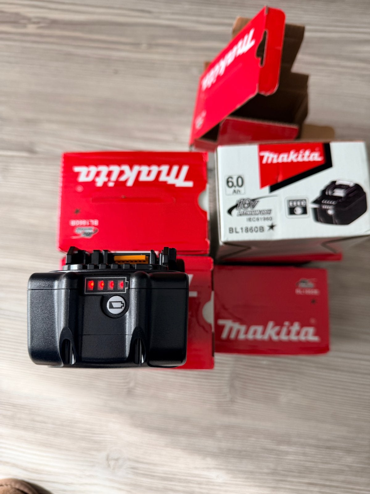 100% originele Makita-accu van 6,0 Ah,18 V,, Ophalen of Verzenden, Zo goed als nieuw, Polaroid, Overige Merken