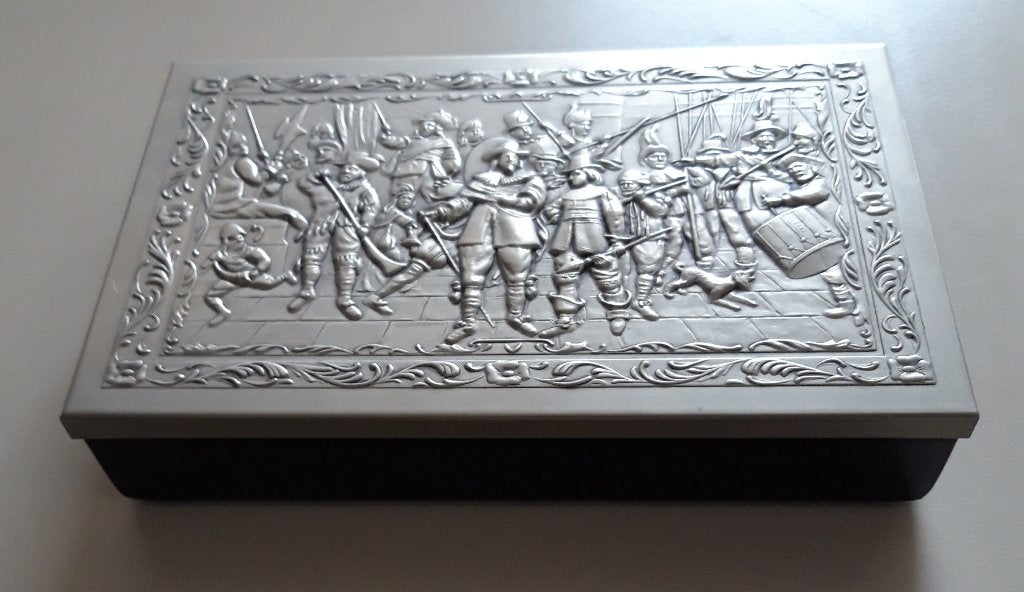 Trommel met prachtige metalen Nachtwacht Reliefdeksel, Verzamelen, Ophalen of Verzenden, Gebruikt, Koek(jes), Overige merken