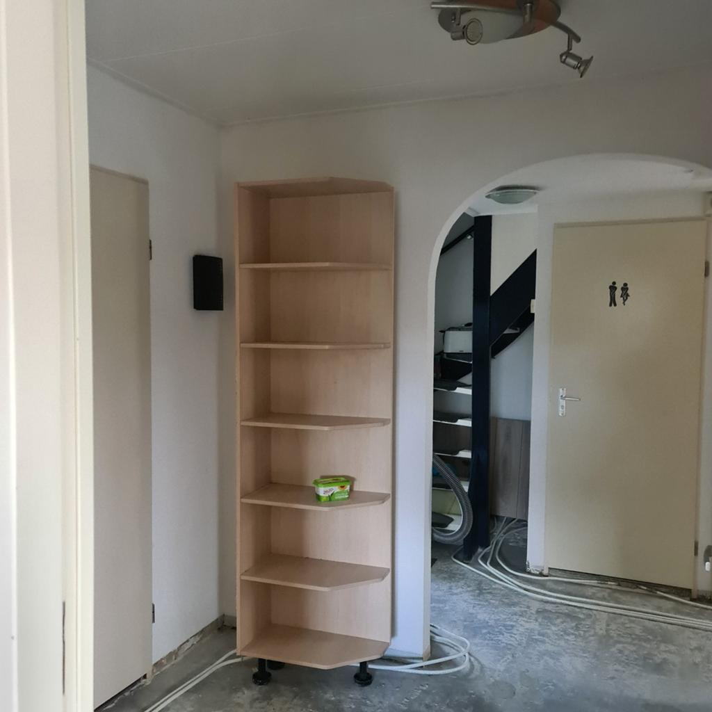 Houten hoekkast met planken, Huis en Inrichting, Kasten | Boekenkasten, Ophalen, Met plank(en), Minder dan 50 cm, Gebruikt