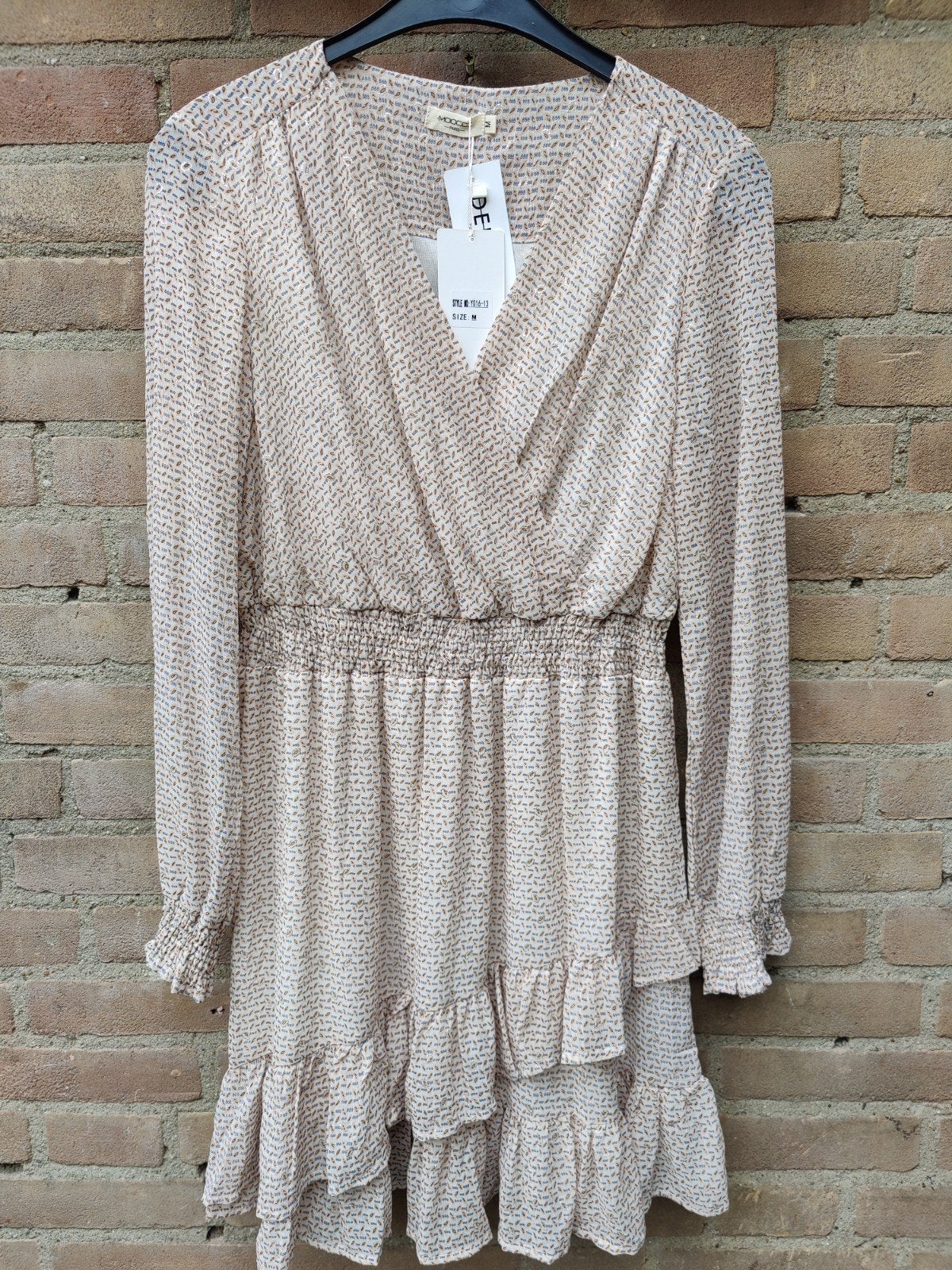 Nieuw leuk jurkje maat m, Maat 38/40 (M), Beige, Nieuw, Ophalen of Verzenden