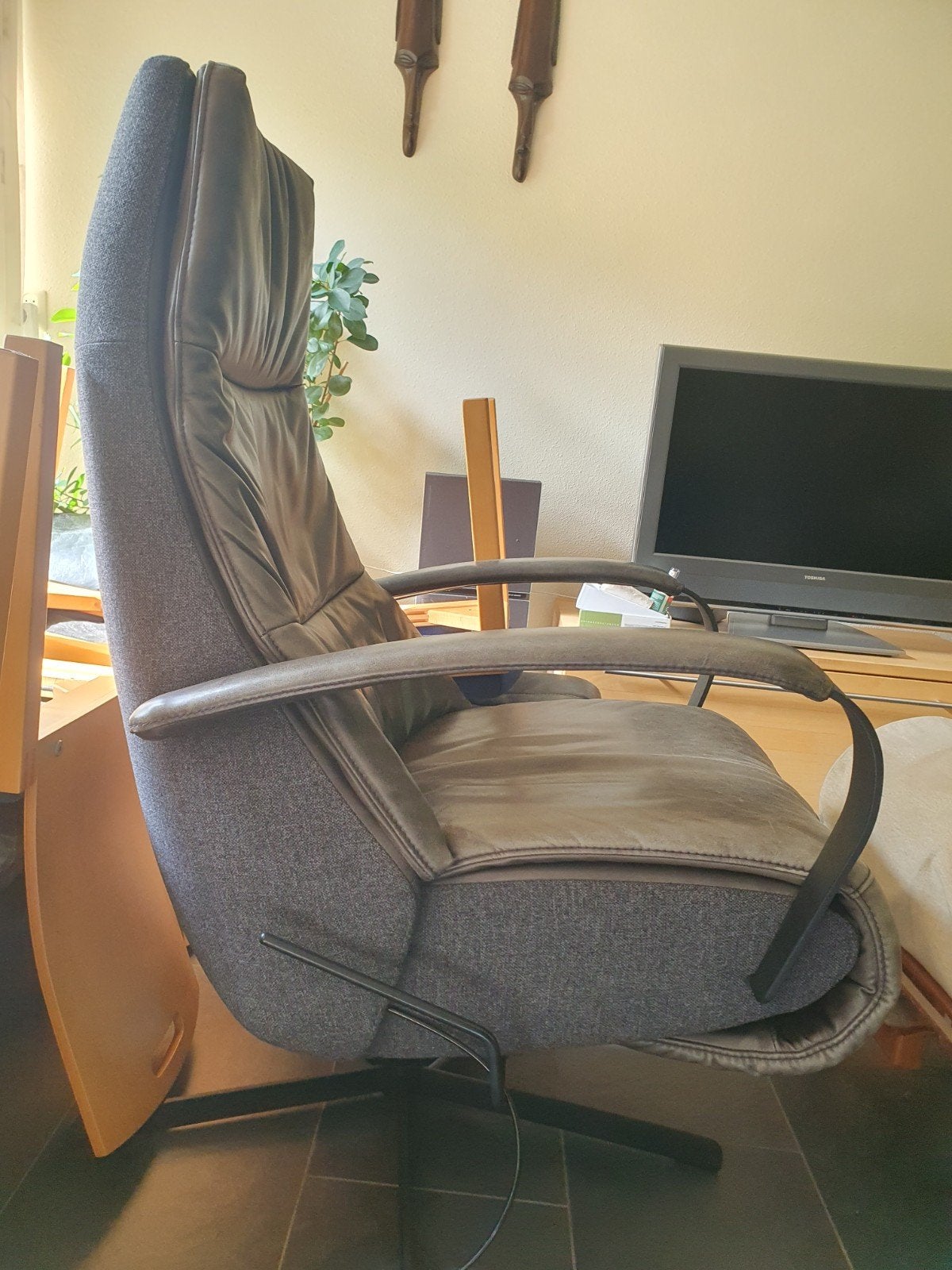 Luxe fauteuil van Prominent, Ophalen, Gebruikt, Zwart, Modern comfort