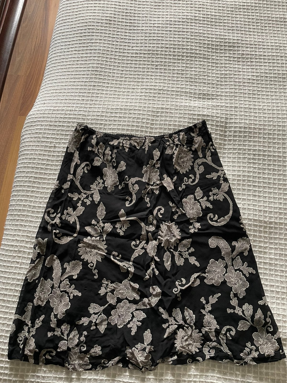 Nieuw zwarte dames rok met bloemen, Zwart, Maat 42/44 (L), Nieuw, Ophalen of Verzenden
