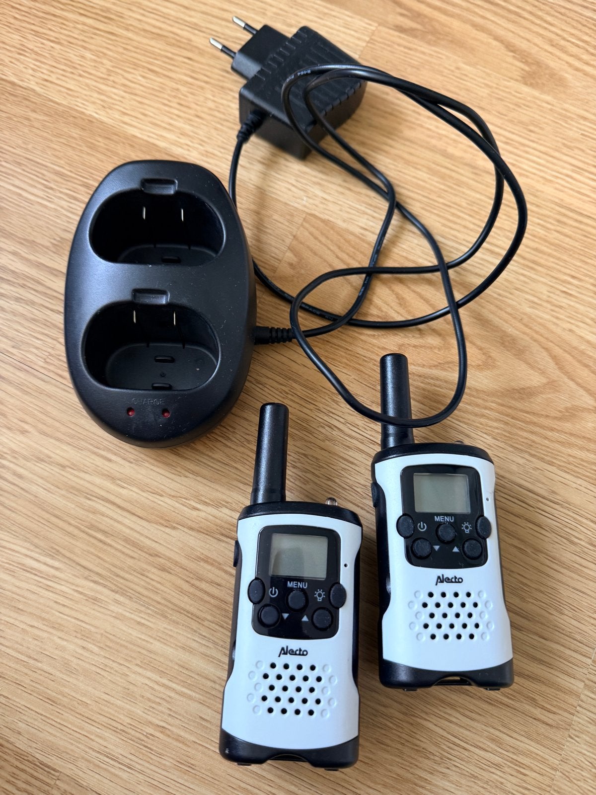Alecto FR-115 Walkie Talkie Set met Oplaadstation, Ophalen of Verzenden, Gebruikt, 2 to 5 km, Portofoon of Walkie-talkie