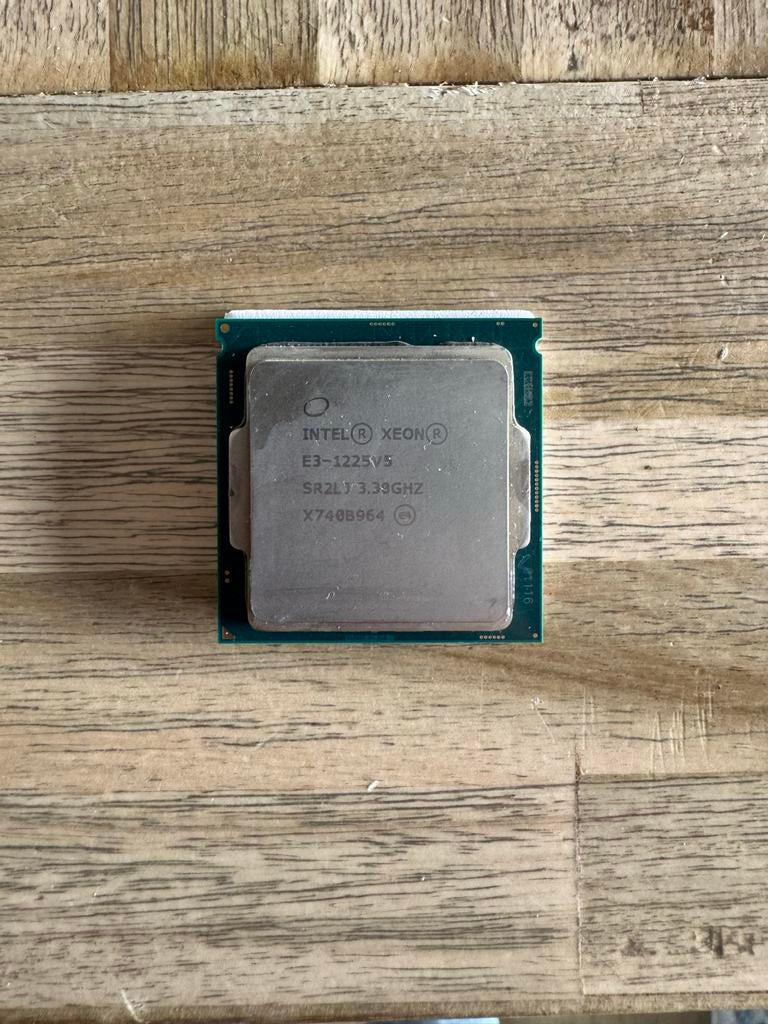 Intel Xeon E3-1225v5 Processor 3.30GHz SR2LJ, Computers en Software, Processors, Ophalen of Verzenden, Gebruikt, 4-core, 3 tot 4 Ghz
