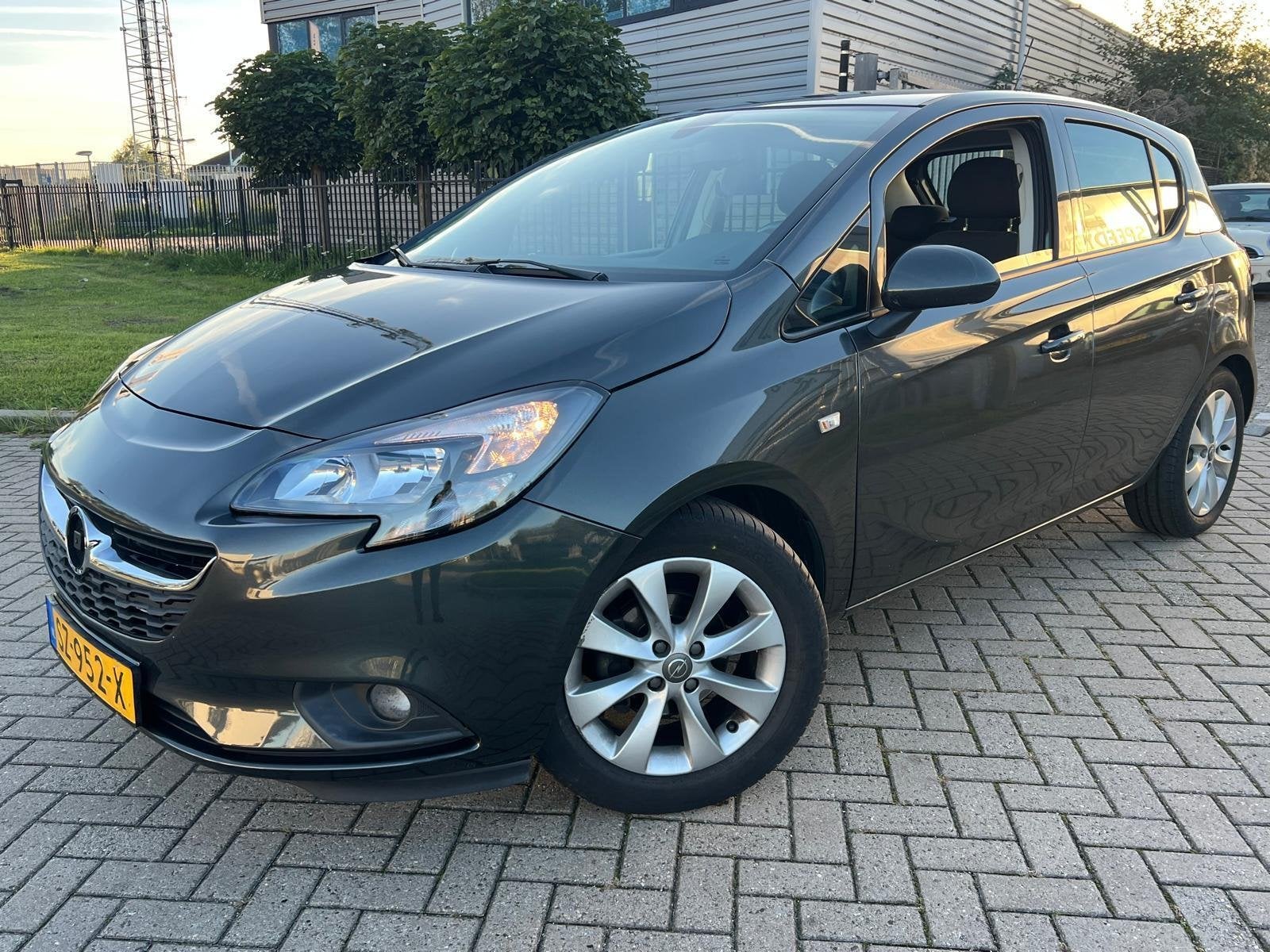Opel Corsa 1.4 120 Jaar Edition LPG G3 5DRS Cruise Navi PDC, Voorwielaandrijving, Stof, Gebruikt, 4 cilinders