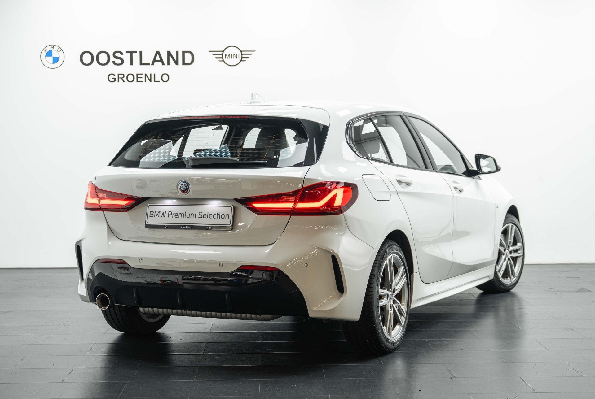 BMW 1 Serie 118i Executive M Sport Automaat / Sportstoelen /, Auto's, 136 pk, Gebruikt, Met garantie (alle), Leder en Stof