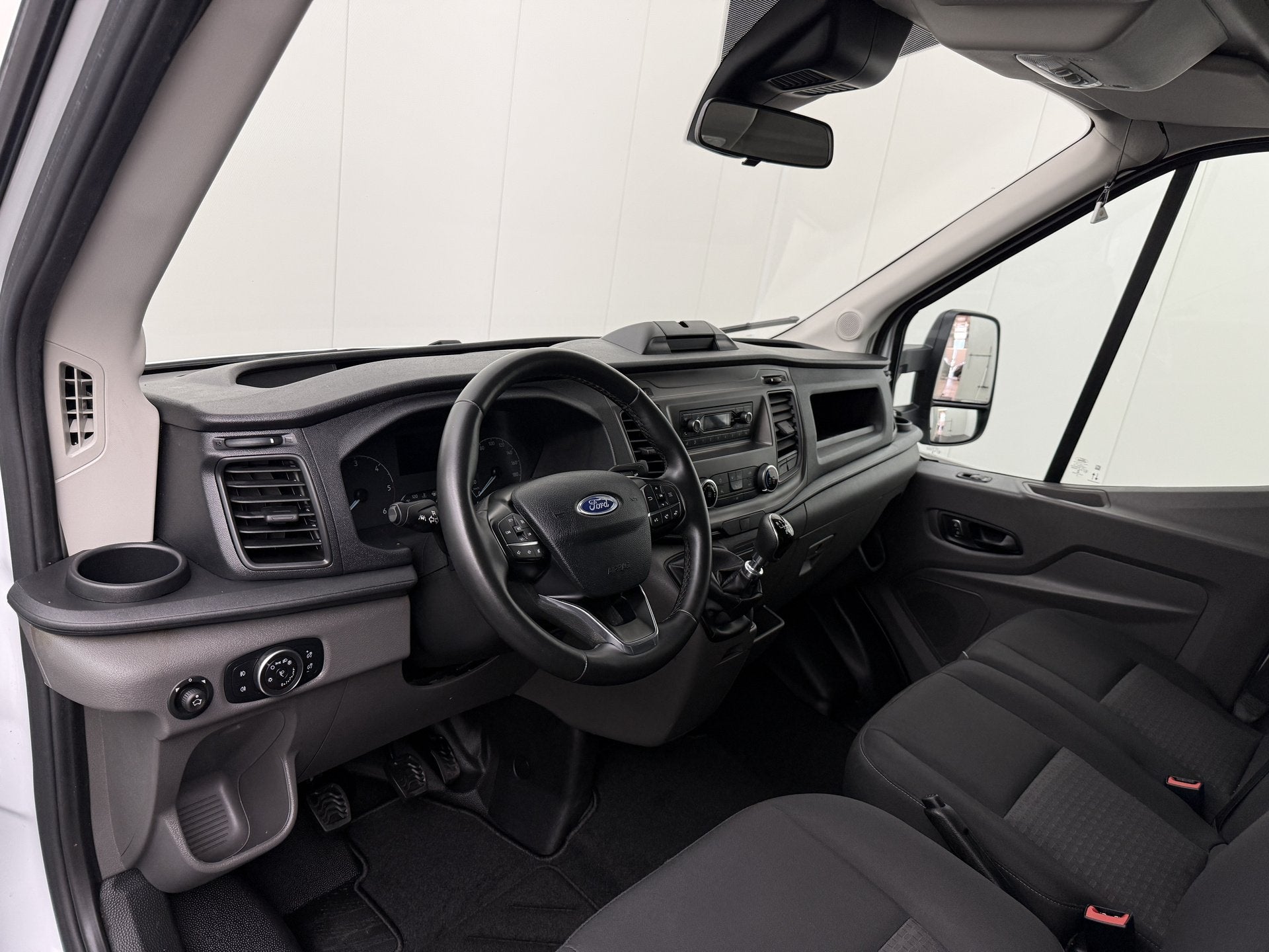 Ford Transit 2.0TDI Bakwagen+Laadklep | Dakspoiler | Airco |, Voorwielaandrijving, Stof, Gebruikt, 4 cilinders