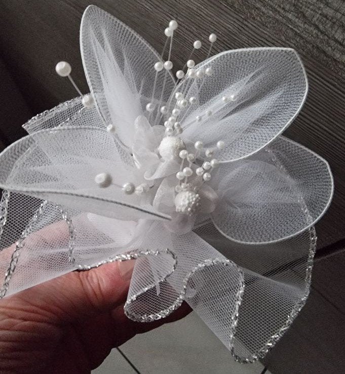 bloem in tule met pareltjes, huwelijk bedankje, Kleding | Dames, Ophalen of Verzenden, Nieuw, Zilver, Accessoires