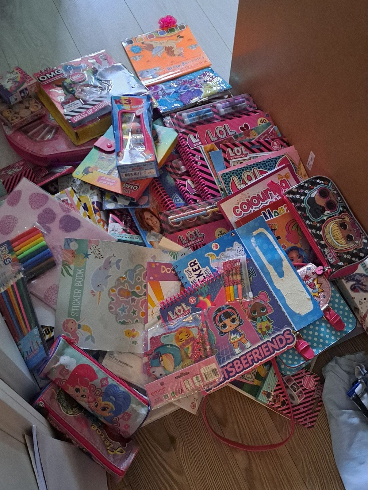 2 shoppers met (veel nieuw) knufselspul, Ophalen, Zo goed als nieuw, Knutselmateriaal