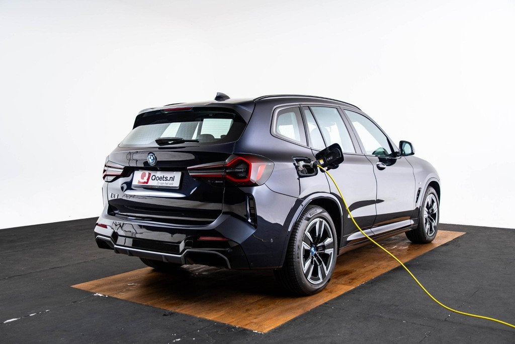 BMW iX3 Executive 80 kWh Driving Assistant Professional - Co, Auto's, BMW, Automaat, 12 maanden, Achterwielaandrijving, Gebruikt