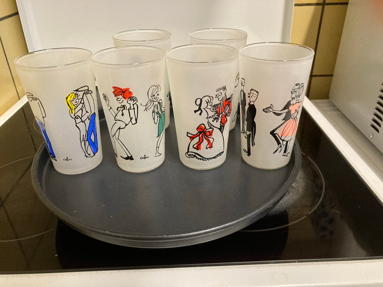 Set van 6 vintage Cabu glazen met dansende figuren, Verzenden