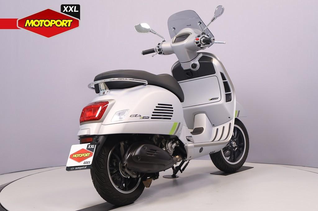 Vespa GTS 300 SUPER TECH, Motoren, Scooter, Bedrijf, Vespa