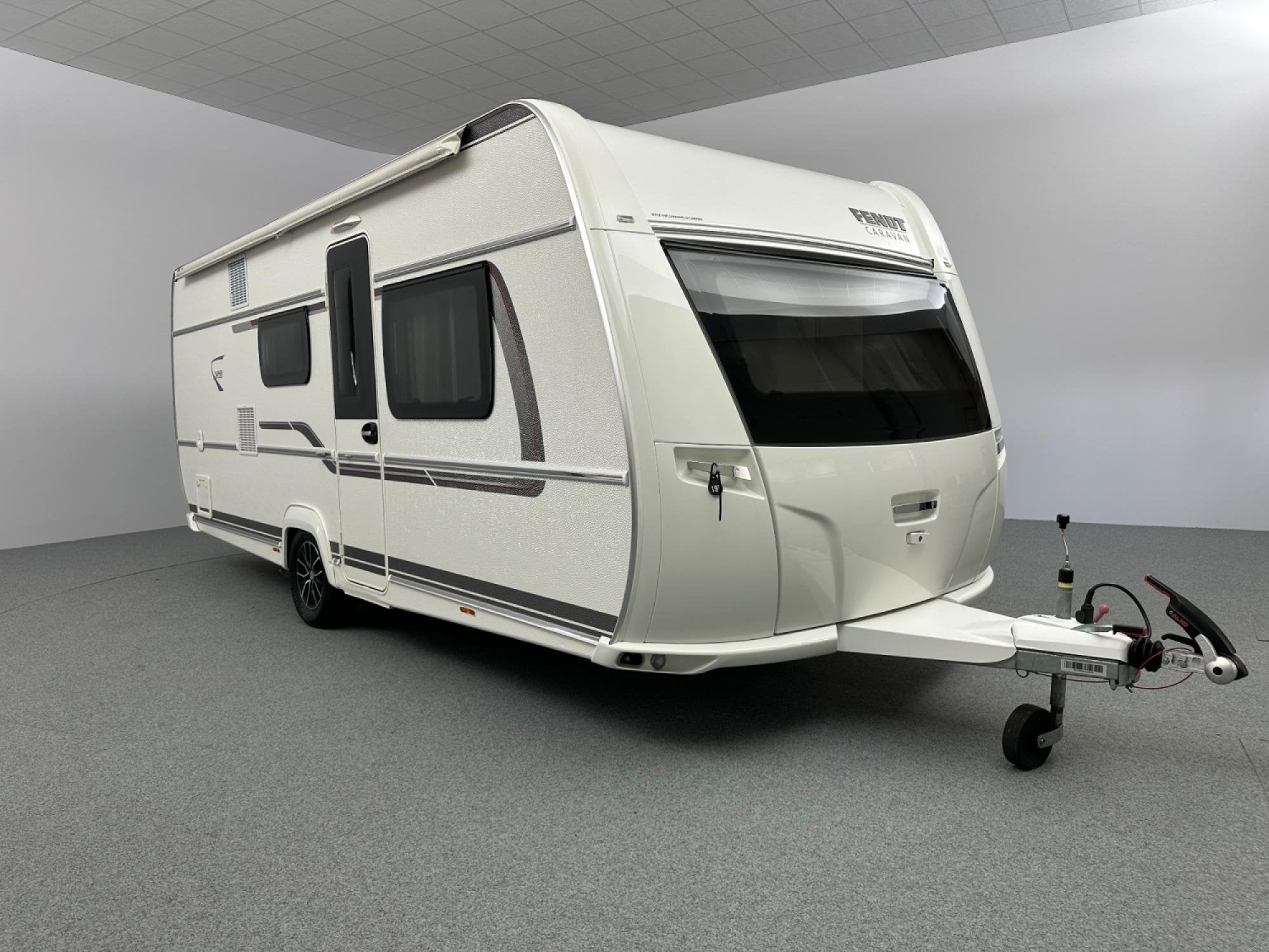 Fendt Saphir 560 SKM Stapelbed Mover 6 persoons, Caravans en Kamperen, Caravans, Hordeur, Rondzit, Bedrijf, Dwars-stapelbed
