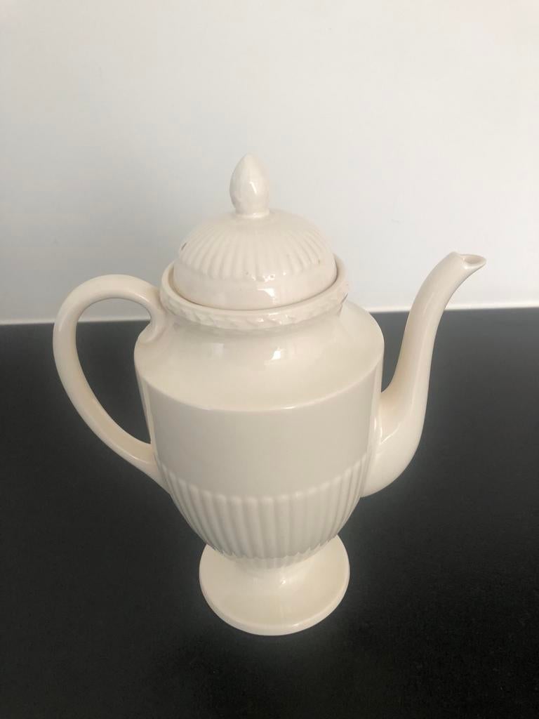 Crèmekleurige theepot met geribbelde details, Ophalen of Verzenden