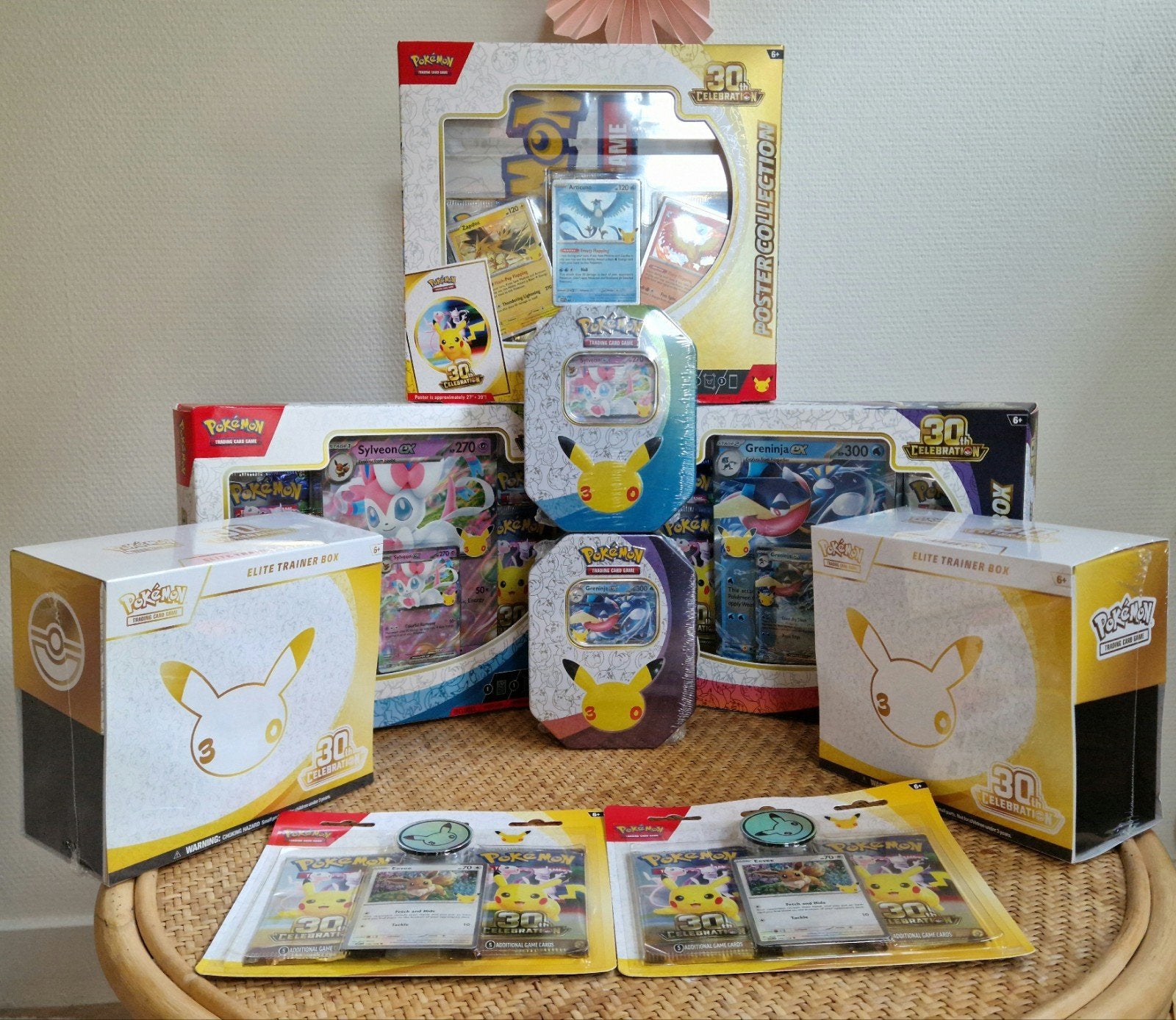 Pokémon TCG: 30th Celebration - ETB's, Tins & meer!, Ophalen of Verzenden, Nieuw, Overige typen, Foil