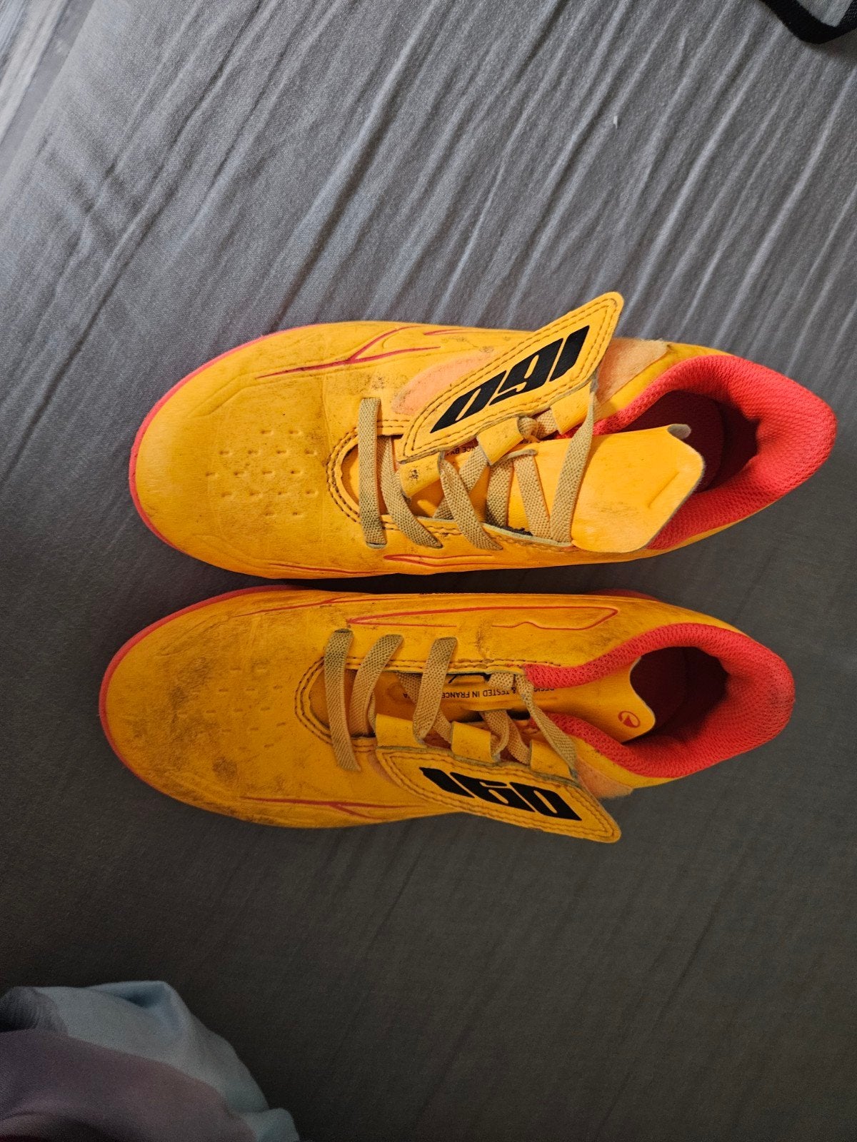oranje voetbalschoenen - 3x gebruikt maat 30, Jongen of Meisje, Overige typen, Ophalen of Verzenden, Zo goed als nieuw