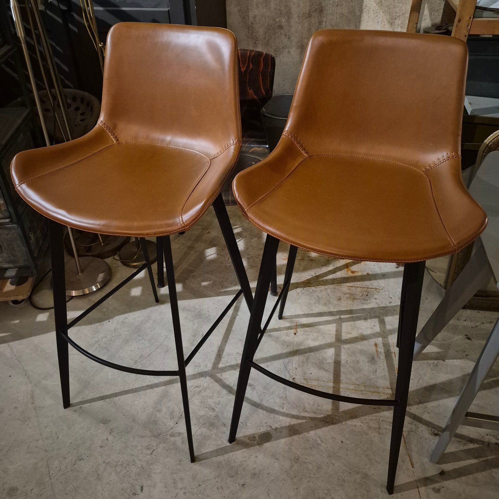 Set van 2 Dan Form barkrukken - Cognac kunstleer, Ophalen, Met voetsteun, 60 tot 90 cm, Zo goed als nieuw